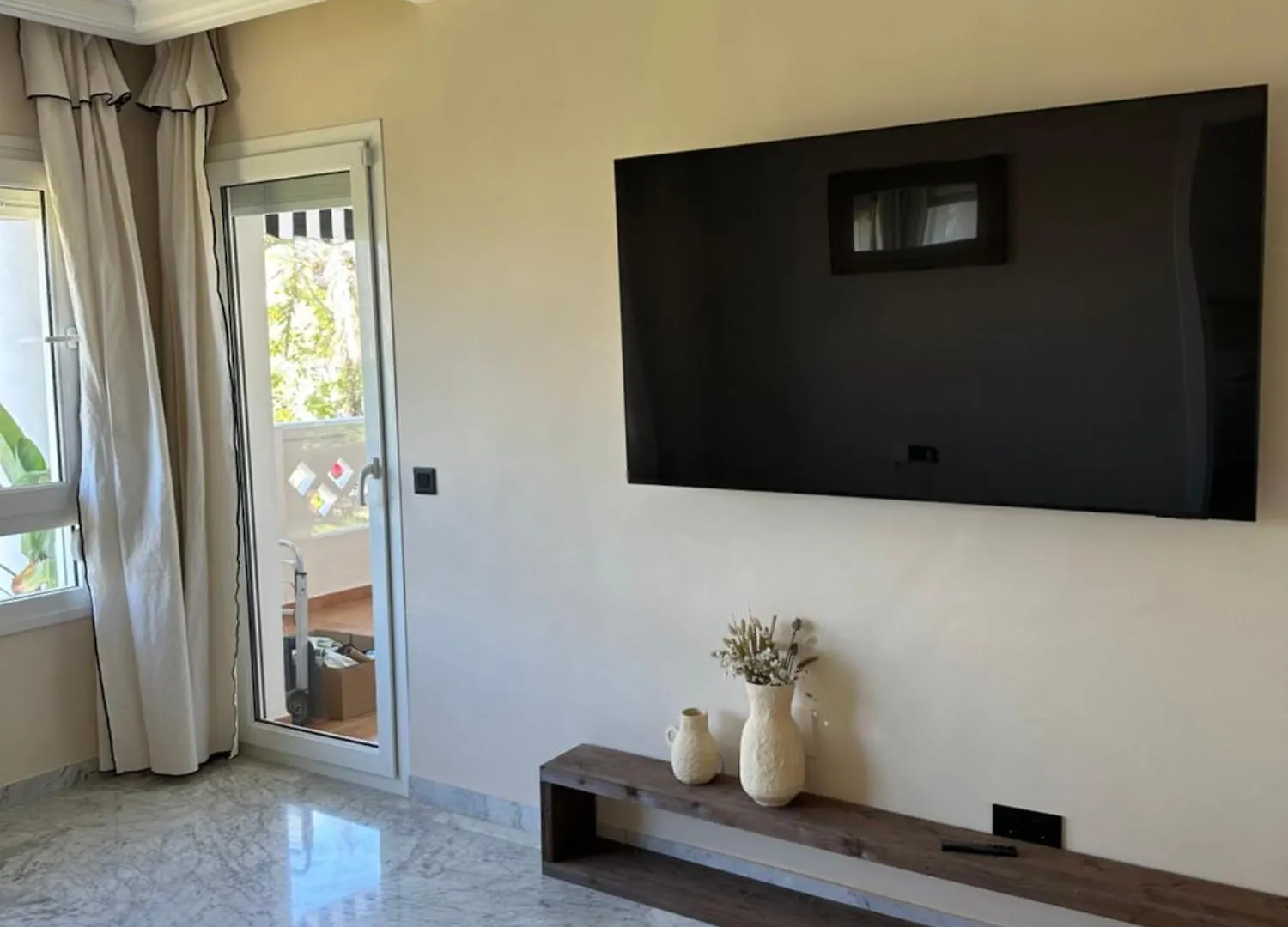 New Renovated Front Line Beach Playa Rocio Puerto Banus Marbella Apartment