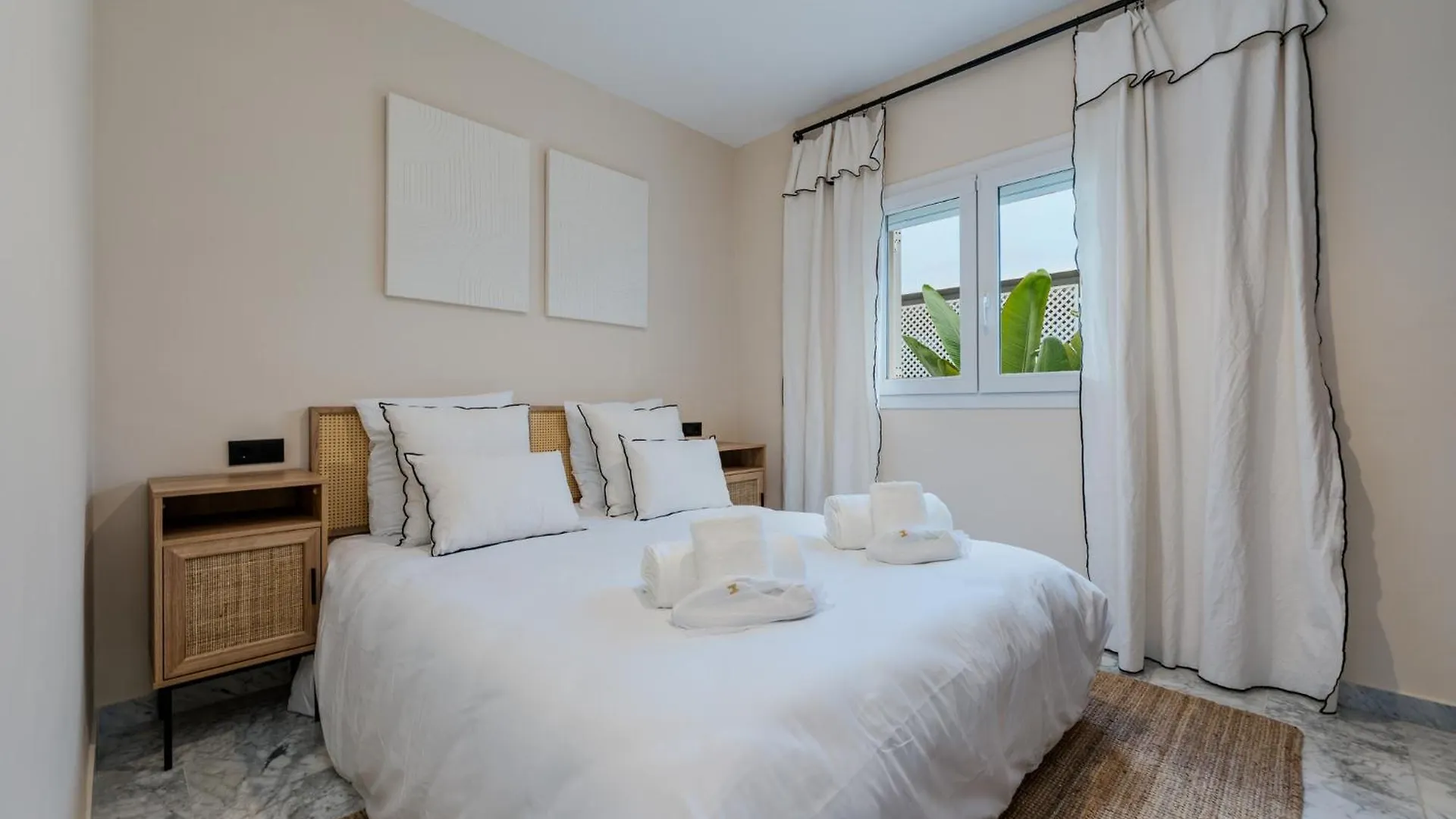 New Renovated Front Line Beach Playa Rocio Puerto Banus Marbella Apartment