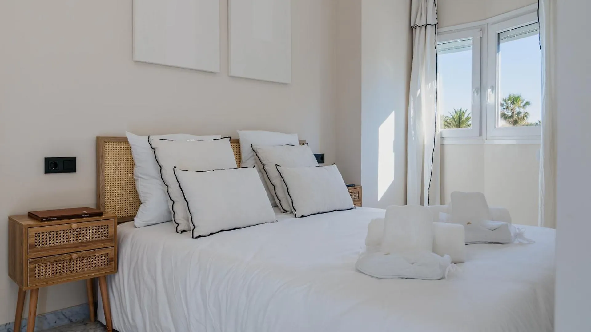 New Renovated Front Line Beach Playa Rocio Puerto Banus Marbella Apartment