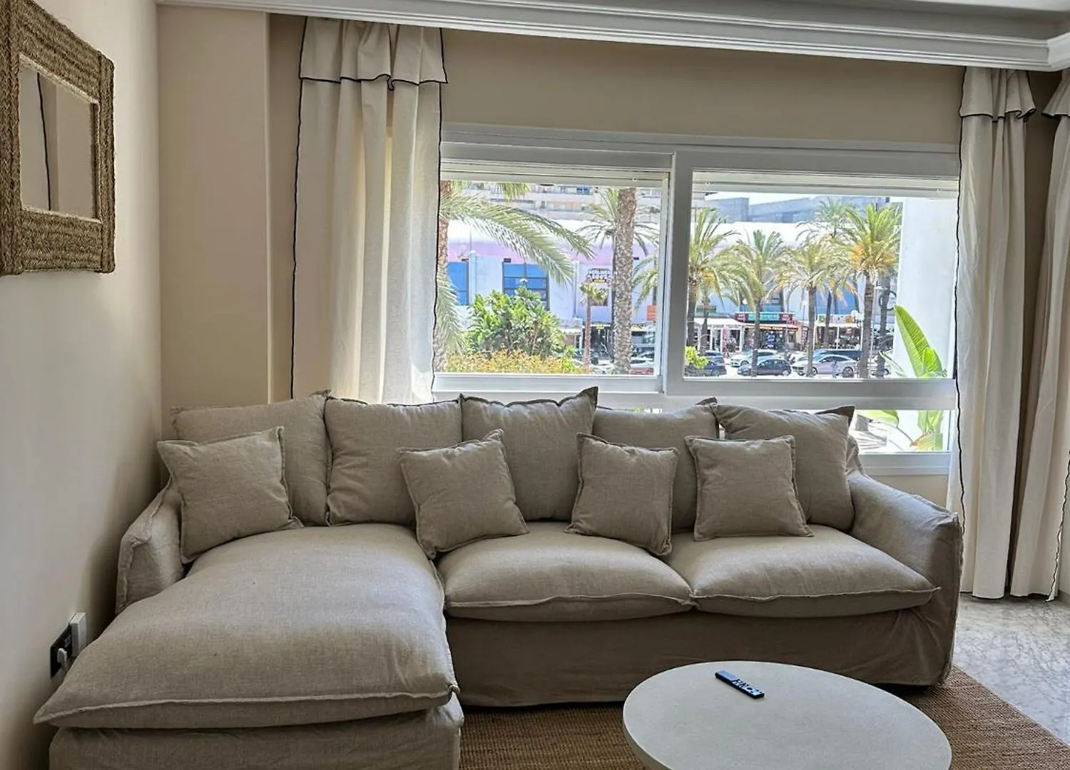 Appartement New Renovated Front Line Beach Playa Rocio Puerto Banus Marbella
