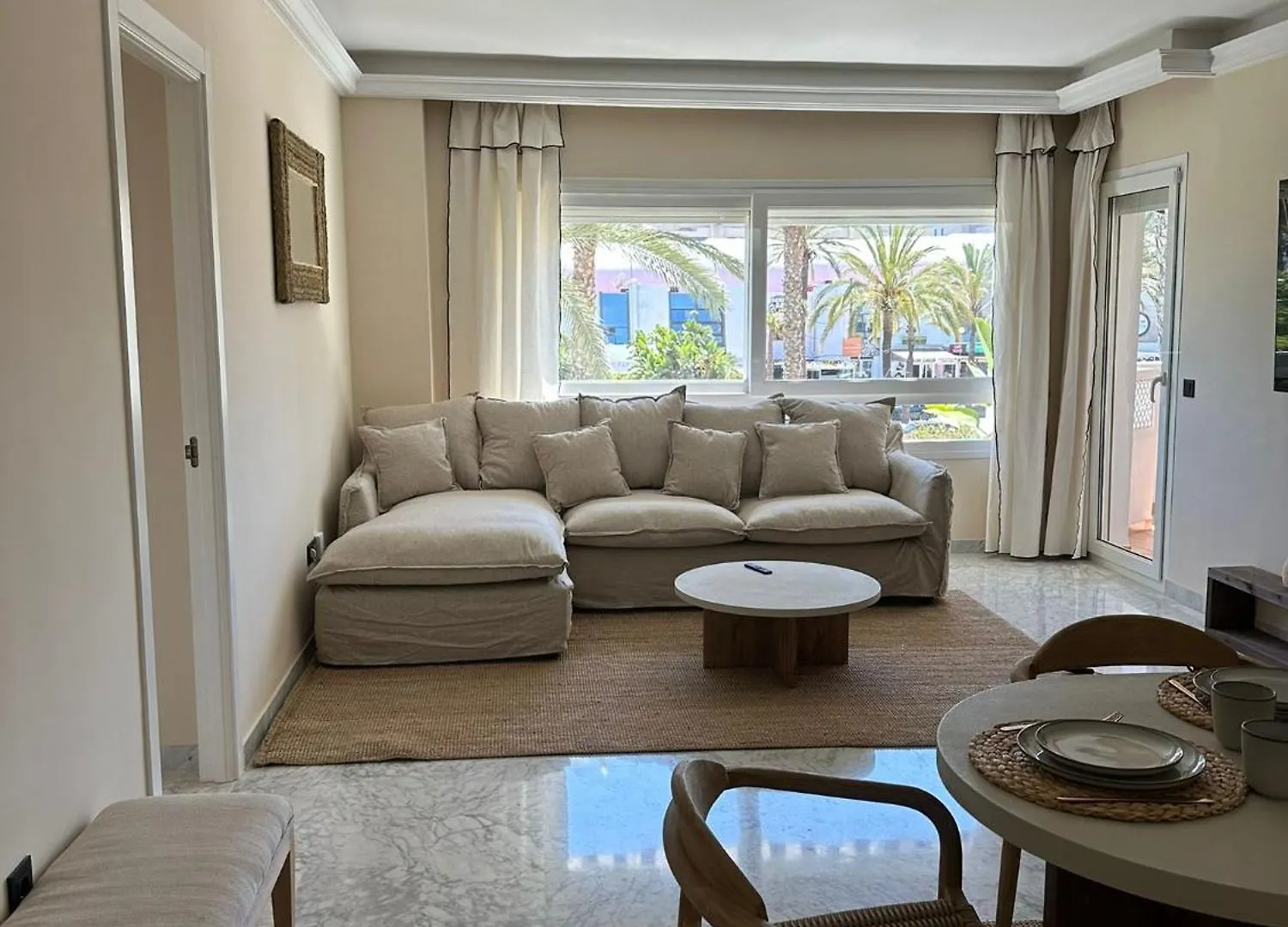 New Renovated Front Line Beach Playa Rocio Puerto Banus Marbella Appartement