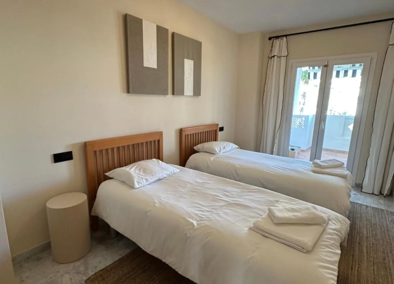 New Renovated Front Line Beach Playa Rocio Puerto Banus Marbella 0*,  Spanje