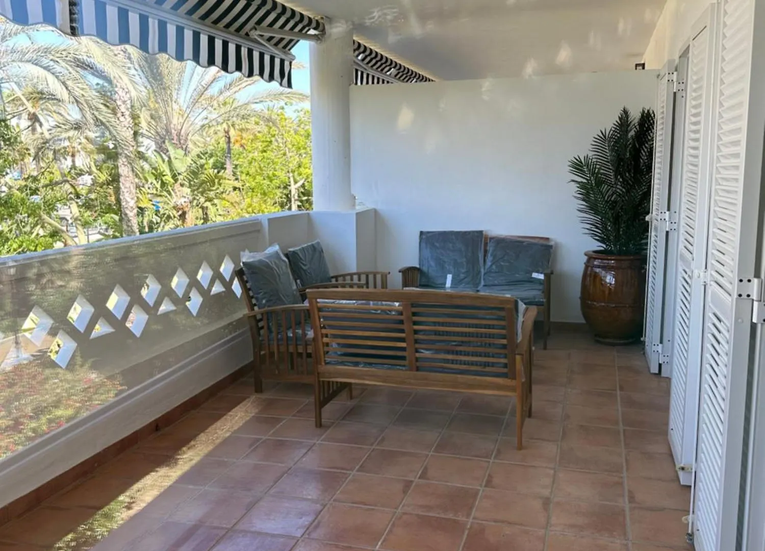 Apartment New Renovated Front Line Beach Playa Rocio Puerto Banus Marbella