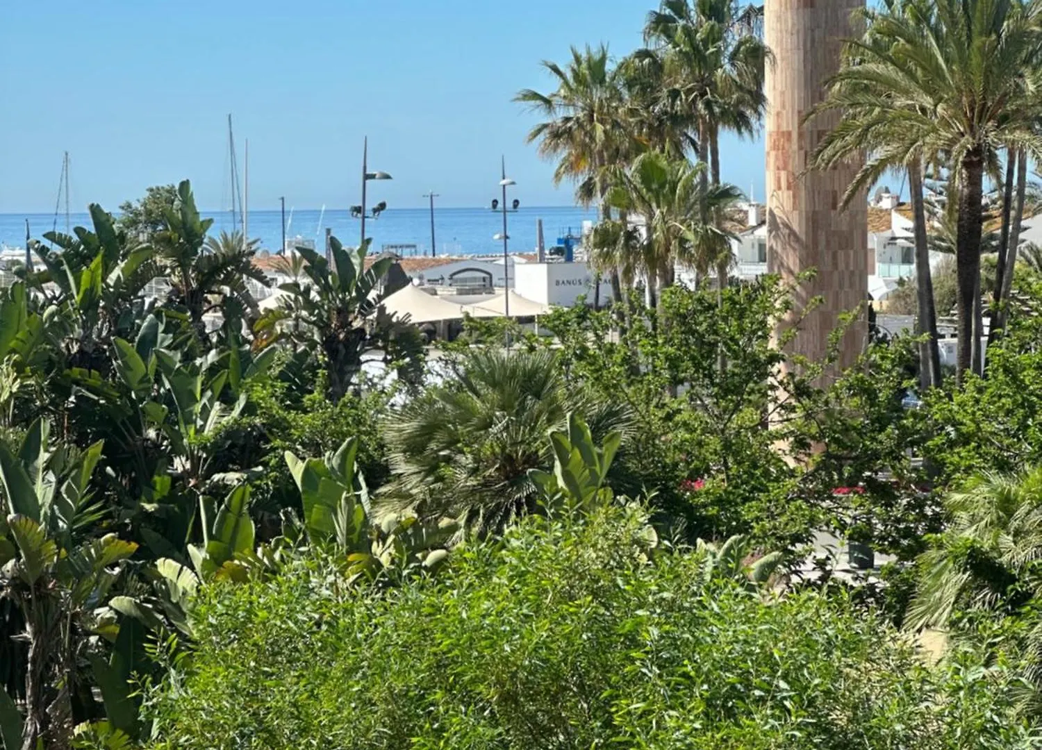New Renovated Front Line Beach Playa Rocio Puerto Banus Marbella Appartement