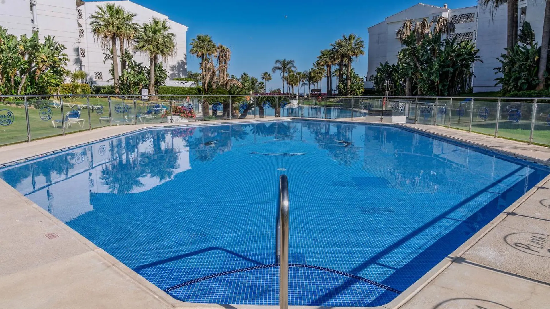 New Renovated Front Line Beach Playa Rocio Puerto Banus Marbella Spanje