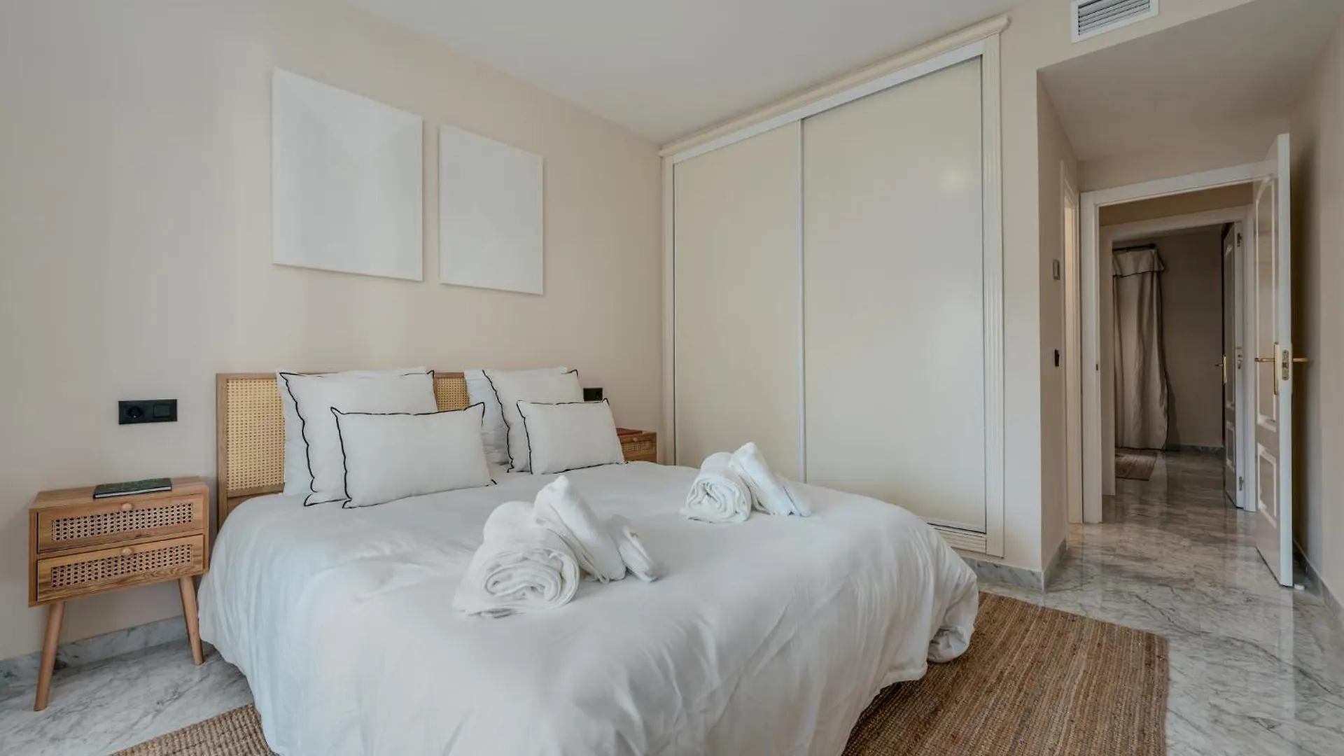New Renovated Front Line Beach Playa Rocio Puerto Banus Marbella 0*,  Spanje