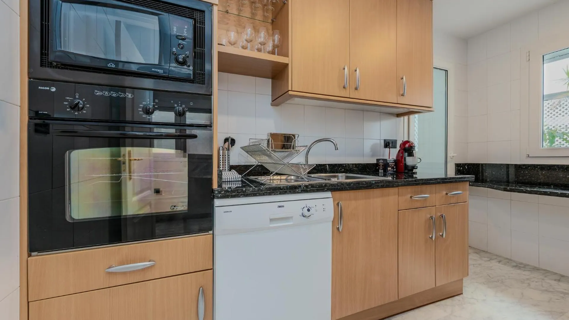 Appartement New Renovated Front Line Beach Playa Rocio Puerto Banus Marbella